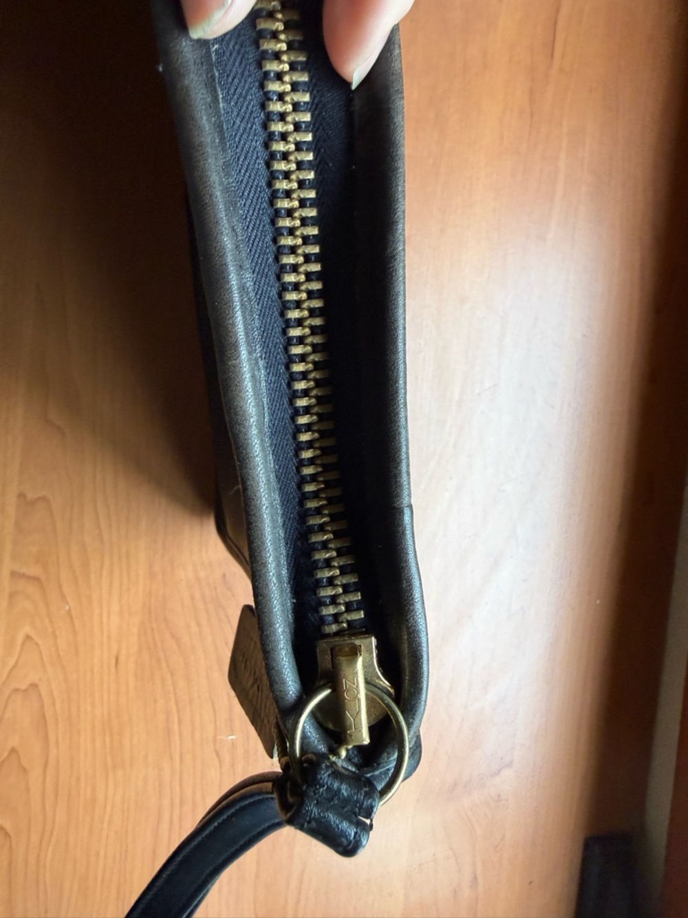 Awesome Vintage Coach Black Leather clutch with Embossed Registration Number - Picture 3 of 5